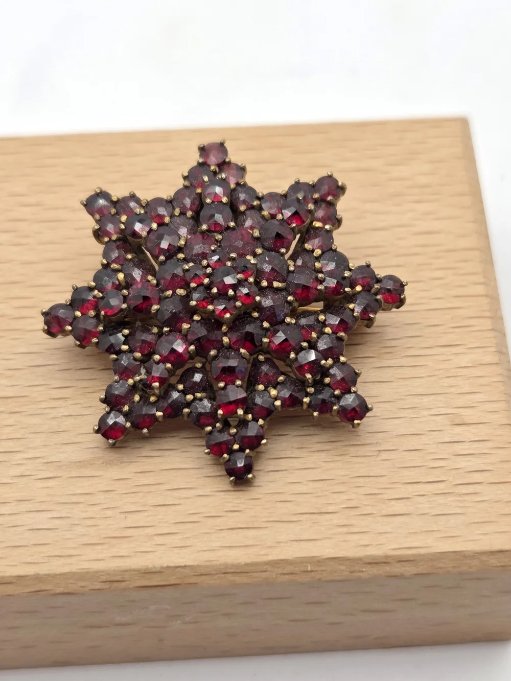 Vintage Bohemian Garnet Starburst Snowflake Cluster Brooch Pin Gold Tone 1.25